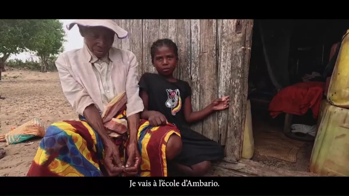 : Au cœur de la région aride de l’Androy, à Madagascar, l’eau est un trésor qui se fait rare. La terre brûle, et les enfants ont faim. Grâce aux citernes construites par l’association Kéré, soutenue par les donateurs réunionnais, la communauté s’organise pour préserver sa survie.