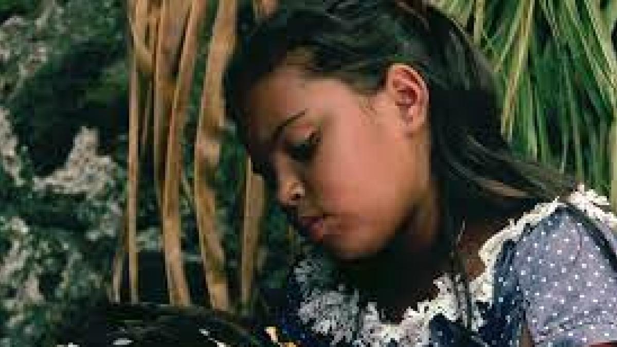 Sur l’île de La Réunion, à l’abri des regards, vit une famille de coupeurs de cannes aux racines malgaches, africaines et indiennes. -Un film d’Esther Mazowiecki et Leszek Sawicki sélectionné pour les États généraux du Film Documentaire de Lussas 2021