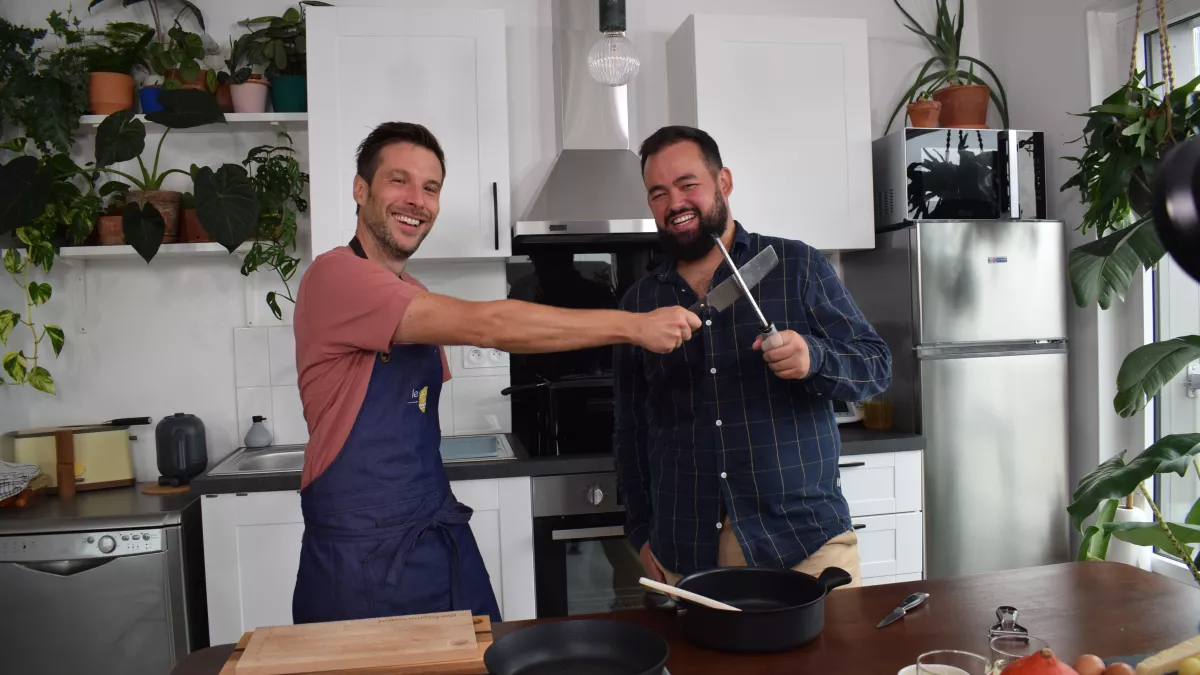 Grégory Cuilleron et Benjamin en cuisine