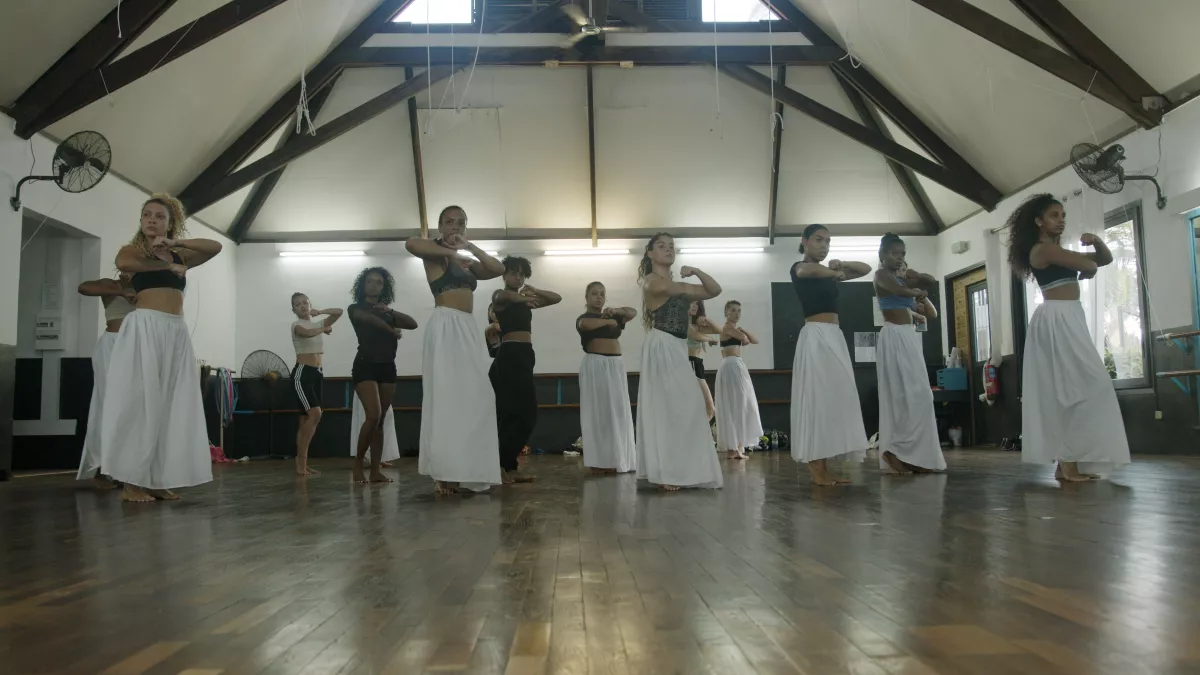 4 chorégraphes, 4 parcours, 4 identités et 4 créations différentes.  Ou comment 4 artistes réunionnais œuvrent pour transmettre leur vision du monde par la danse. 