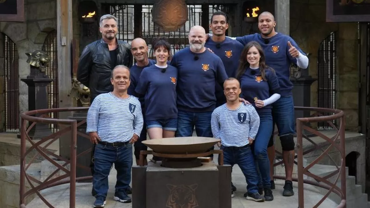 Retrouvez pour cette troisième émission :  Philippe Etchebest, Ciryl Gane, Elsa Esnoult, Terence Telle, Erika Moulet, Aldebert     Ils joueront pour l'Association Pompiers Solidaires     Pompiers Solidaires est une organisation humanitaire qui a pour vocation d’agir aussi bien au niveau local qu’à l’international afin de préparer les populations aux risques et aux crises, dans une logique de long terme et dans le respect des aspects culturels, sociaux et politiques du lieu de son action. Elle est en outre 