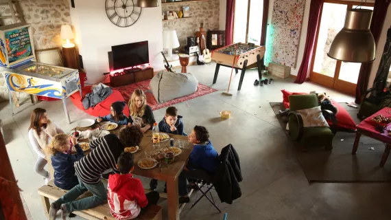 SEULS A LA MAISON