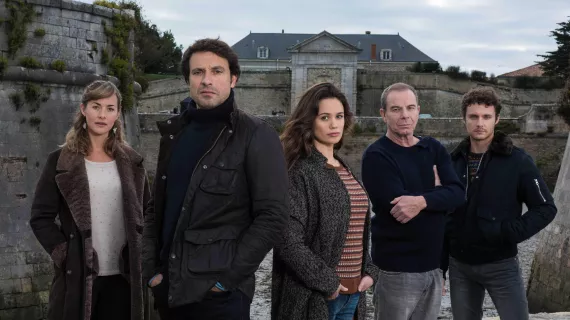 MEURTRES A L'ILE DE RE TELEFILM DE FRANÇOIS BASSET ET JULES MAILLARD AVEC BRUNO SALOMONE, LUCIE LUCAS… #REUNION 1ERE