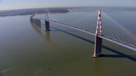 Le pont de Saint-Nazaire, pris depuis le ciel