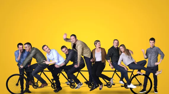 Photo avec Cédric VASSEUR, Laurent JALABERT, Franck FERRAND, Alexandre PASTEUR, Nicolas GEAY, Céline GÉRAUD, Thierry ADAM, Marion ROUSSE, Laurent LUYAT, pour le Tour de France 2017