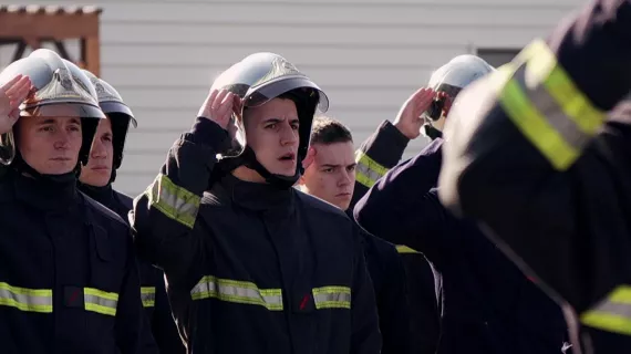 AU PERIL DE LEUR VIE : LES 50 ANS DES POMPIERS DE PARIS
