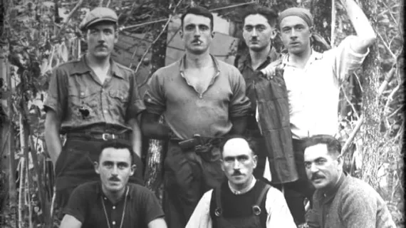 Les hommes de la SSS en forêt