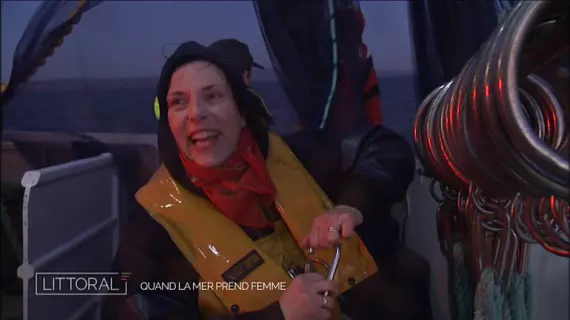 Marie Rouffet à bord d'un bateau de pêche