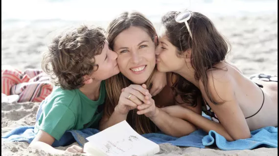 UNE SEMAINE SUR DEUX ET LA MOITIE DES VACANCES SCOLAIRES