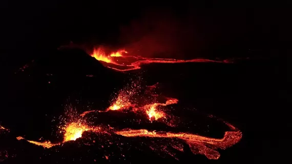 DES VOLCANS ET DES ILES S02