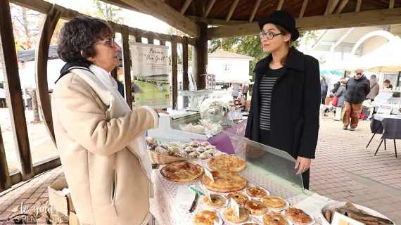 Michelle et France au marché d'Eugénie-les-bains