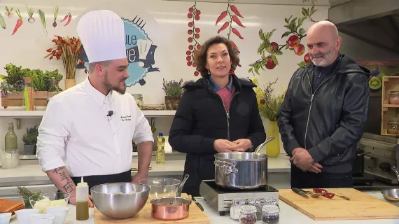 Ça roule en cuisine - Sophie Menut avec Ezio Bottoni et Arnaud Garro - crédit FTV