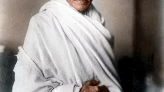 GANDHI, de l’homme à l’icône