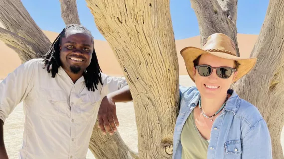 Terre de beauté et de contraste, la Namibie est un véritable joyau kaléidoscopique d’Afrique australe. L’immensité du désert du Namib et la diversité de sa faune sauvage, attirent chaque année des voyageurs désireux de découvrir un pays africain moins connu que la Tanzanie et le Kenya voisins