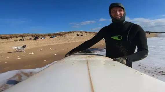 Le prêtre surfeur Christophe