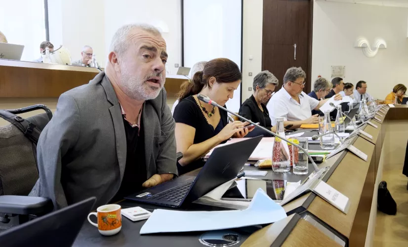 À bras le corps©nomades.jpg À bras le corps©nomades.jpg