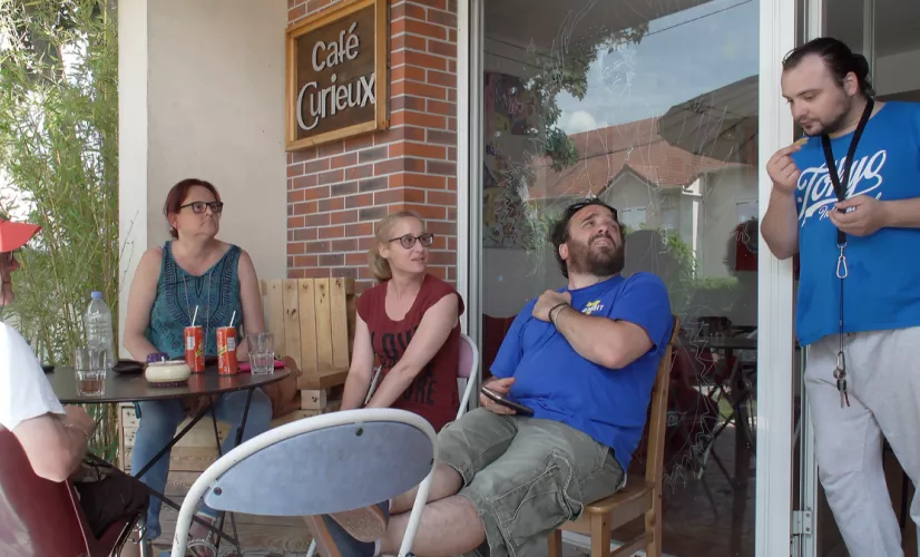 A la folie, bienvenue au café curieux