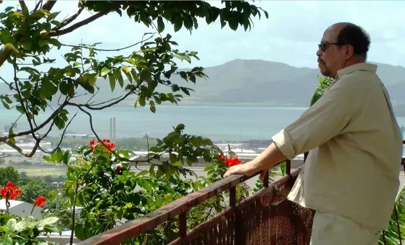 Documentaire : Raphaël Confiant, conteur caribéen, guerrier créole Documentaire : Raphaël Confiant, conteur caribéen, guerrier créole