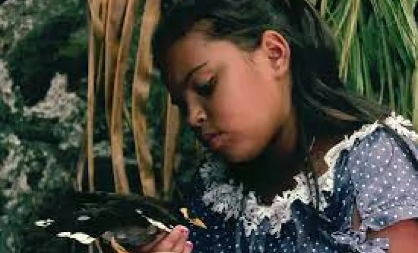 DANS LA FAMILLE BOMATA IL Y A... Sur l’île de La Réunion, à l’abri des regards, vit une famille de coupeurs de cannes aux racines malgaches, africaines et indiennes. -Un film d’Esther Mazowiecki et Leszek Sawicki sélectionné pour les États généraux du Film Documentaire de Lussas 2021