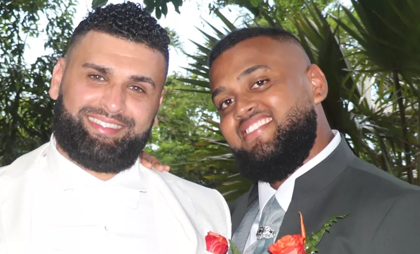 LAMOUR LÉ DOU SAISON 13 - EP.6 Mariage 6 : Dylan et Damien "Damien et Dylan, tous deux 25 ans, se rencontrent sur les réseaux sociaux et c’est le coup de foudre immédiat. Damien, homosexuel assumé, trouve en Dylan, tiraillé par la pression familiale et la pression des regards, son âme-sœur