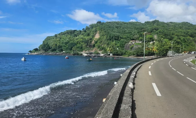 Vue sur la commune du Prêcheur  Vue sur la commune du Prêcheur