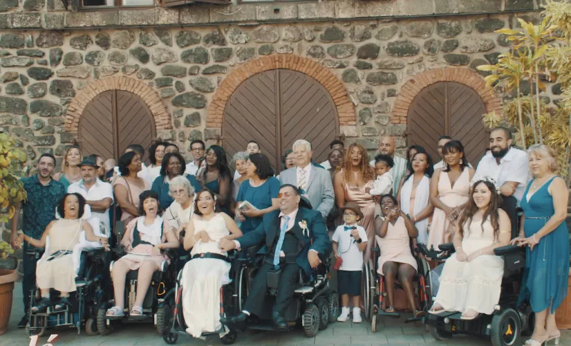 LAMOUR LE DOU SAISON 11  Six mariages et un témoin privilégié, Rocaya !  Pendant 6 semaines, Rocaya nous présentera des cérémonies magiques, féeriques et innovantes. Les spécificités des 6 mariages en concurrence seront mises en avant à travers différentes cultures et devant l’oeil de nos caméras. N’oubliez pas qu’après chaque diffusion, les téléspectateurs voteront pour leur couple préféré. Une soirée de rattrapage sera proposée aux indécis pour le choix de leur couple favori.  Tous se retrouveront pour la grande finale lors d’une