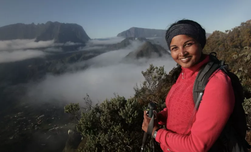 LA RÉUNION : LES DAMES DES FORÊTS Avec 25 forêts classées, la Réunion est un territoire exceptionnel. C’est l’un des 34 hotspots de biodiversité terrestre mondiale. Mais aussi le département français où l'on replante le plus d'arbres, chaque année, par habitants.