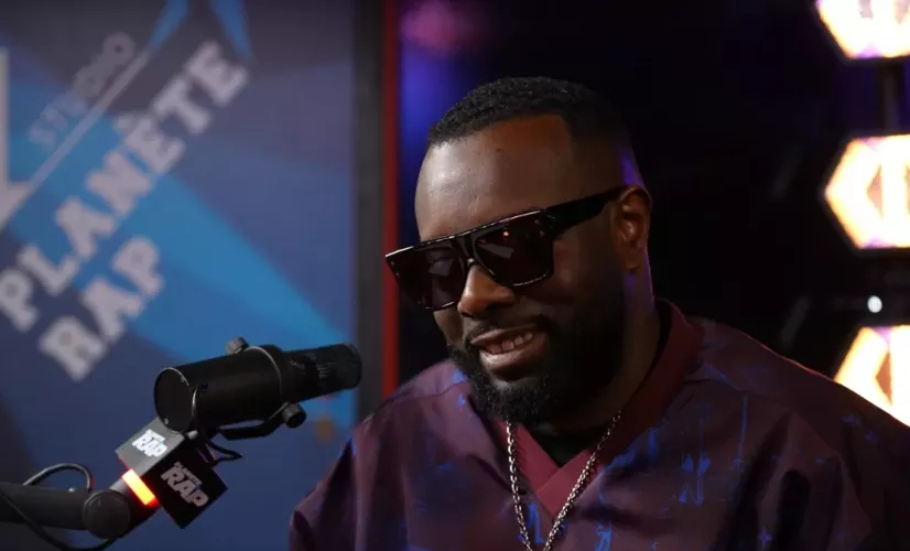 Événement, Planète rap accueille pour cette nouvelle émission la star du rap Maître Gims. Artiste à succès, il est aujourd’hui une personnalité incontournable de la chanson française depuis ses débuts avec le groupe Sexion d’Assaut.  