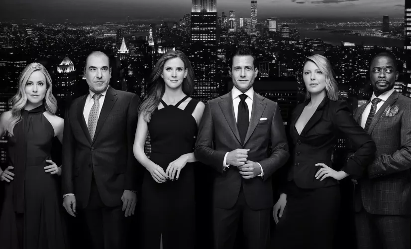 Suits, avocats sur mesure  SAISON 4  sur Réunion la 1ère : Au début de la saison 4, Mike ne travaille plus pour Pearson Specter, un changement considérable pour les intrigues et les relations entre les personnages. Alors Mike a-t-il eu raison de quitter son travail d’avocat ?
