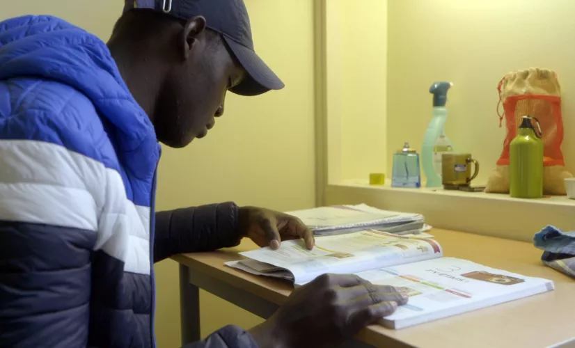 Sabour révise ses cours  Sabour révise cours