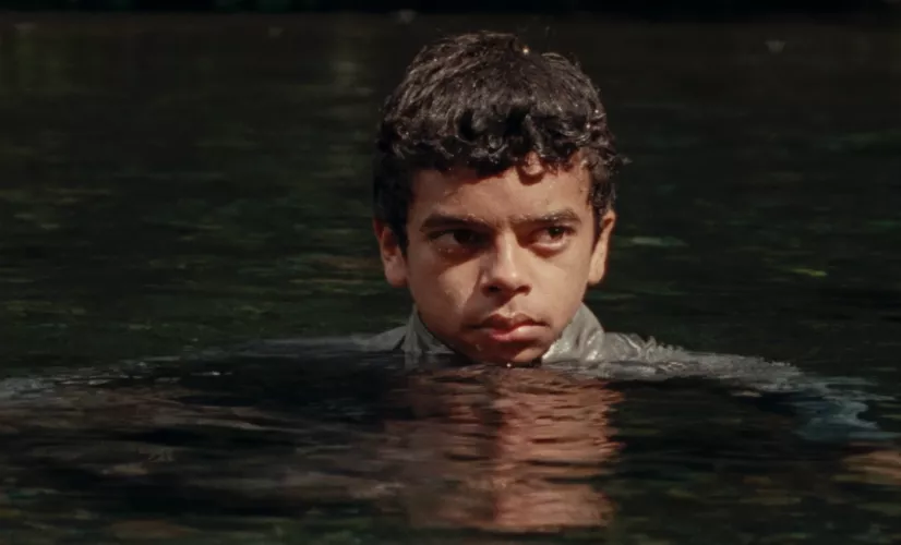 Archipels : TAN LONTAN Fiction  Réunion la 1ère Lise-May, quatorze ans, découvre un jeune garçon vivant au fond de l’eau.