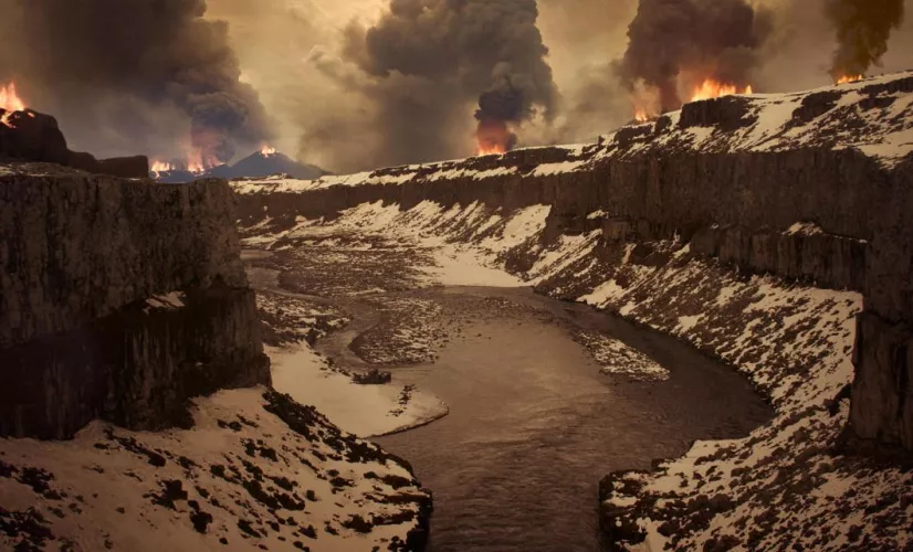 PLANETE MARS, JUMELLE DE LA TERRE : Il y a plusieurs milliards d’années, l’une des planètes de notre système solaire possédait de l’eau. Elle était magnifique, une véritable oasis dans un univers stérile... Mais ce n’était pas la Terre...