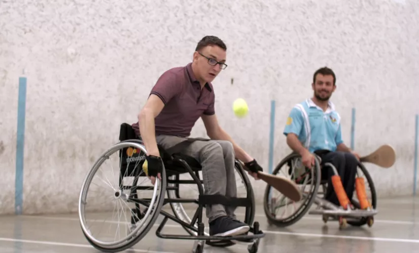 Tanguy teste la pelote basque Handisportgo !