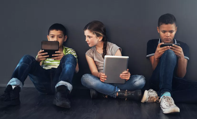 visuels 2023 - à la une - les écrans dans leurs vies © Getty images